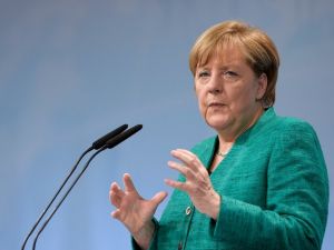 Merkel: Ab Ülkeleri Kendi Gelecekleriyle İlgilenmeli