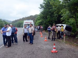 Minibüs Ormanlık Alana Uçtu: 1 Ölü, 11 Yaralı