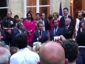 Macron’dan Vekillere Sürpriz