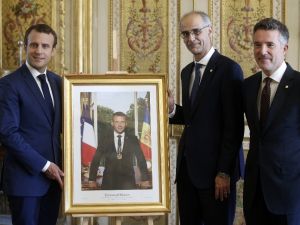 Fransa’da Macron’un Portresi Polemiği