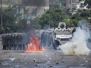 Venezuela’da Protestolar Sürüyor: 3 Ölü