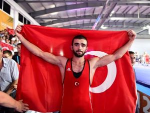 Güreşte Türkiye’nin Altın Yiğit’i