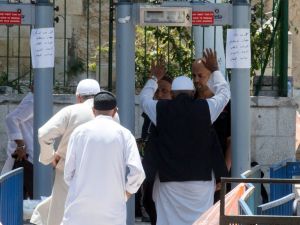 İsrail Metal Arama Dedektörlerini Kaldırıyor