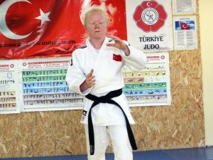 Albino Hastası Cahide’nin Hedefi Altın Madalya