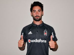 Beşiktaş Formasını Giydi