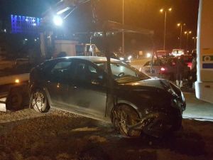 Halk Otobüsü Otomobille Çarpıştı: 2 Yaralı