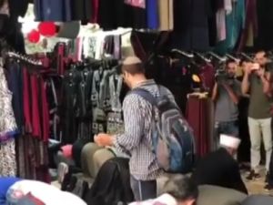 Yahudi Yerleşimcilerden Namaz Kılanlara Çirkin Hareket