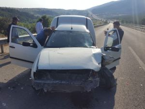 Uyuyan Sürücü Tıra Çarptı