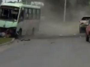 Feci Kaza: 2 Sürücü De Camdan Fırladı