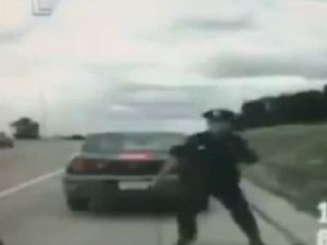 Otomobil Polis Aracına Böyle Çarptı
