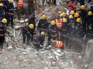 Hindistan’da Apartman Çöktü: 17 Ölü