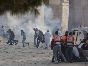 İsrail, Mescid-i Aksa’ya Yine 50 Yaş Altı Yasağı Koydu