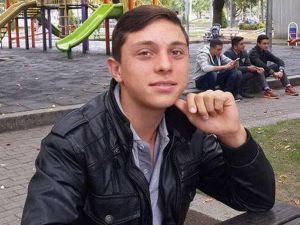 16 Yaşındaki Garson Bıçaklı Kavgada Öldü