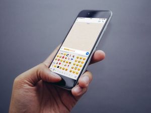 Yolda Yürürken Telefonla Mesajlaşmak Yasaklandı