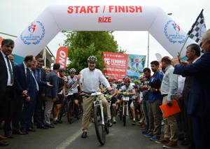 Bakan Osman Aşkın Bak, Rize'de Dağ Bisiklet Yarışına Katıldı