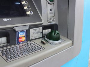 Fransa’da Atm’lere Dışkılı Saldırı