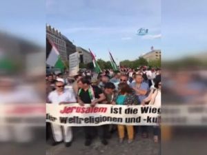 Berlin’de Filistinliler İçin Destek Gösterisi