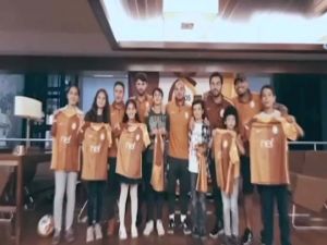 Galatasaraylı Futbolcular Suriyeli Çocuklarla Buluştu