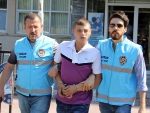 Önce 2 Kişiyi Sonra Da Birbirlerini Hastanelik Ettiler