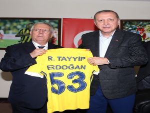 Cumhurbaşkanı Erdoğan, Fenerbahçe’yi Tebrik Etti