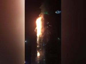 Dubai’de 86 Katlı Kulede Yangın