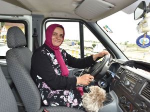 Trabzon’da Ayın Şoförü 18 Yıldır Öğrenci Servisi Şoförlüğü Yapan Ayşe Beşir Oldu