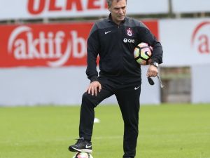 Ersun Yanal, Kralı Bekliyor