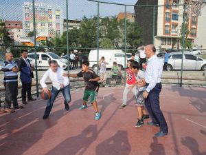 Bakan Bak, Çocuklarla Basketbol Maçı Yaptı