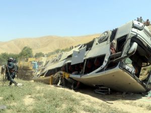Otobüs Uçuruma Yuvarlandı: 7 Ölü, 15 Yaralı