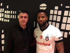 Lens Siyah Beyazlı Formayı Giydi