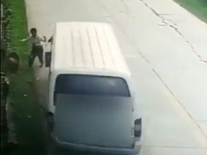 Minibüs Kadına Böyle Çarptı