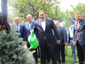 Bakan Eroğlu: Devlet Babanın Yaptığını İnsana Babası Yapmaz