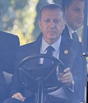 Cumhurbaşkanı Erdoğan Rize'de Golf Arabası Sürdü