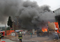 Rize'de Depo Yangını Korkuttu