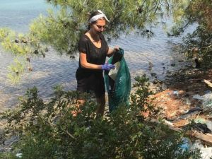 Ünlü Sanatçı Doğum Gününde Çöp Topladı