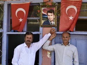 Şehit Öğretmen Necmettin Yılmaz’ın Öğrencilerinden Ailesine Taziye Ziyareti