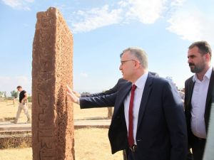 Bakan Ağbal, Selçuklu Mezarlığının İhtişamı Karşısında Etkilendi