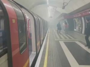 Londra Metrosunda Yangın: İstasyon Boşaltılıyor