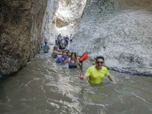 Şelaleden Atlamak İçin Birbirleriyle Yarıştılar