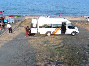 Denizde Kayboldu Sanılırken Balık Tutuyormuş