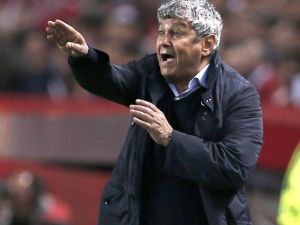 Lucescu Tribündeki Yerini Aldı