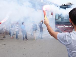 Trabzonspor, İstanbul’a Meşalelerle Uğurlandı