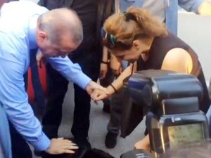 Cumhurbaşkanı Erdoğan ’Cesur’ Köpek İçin Otobüsten İndi