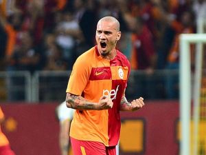 Maicon İlk Golünü Attı