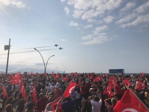 Türk Yıldızları Trabzon’da Şehit Eren Bülbül İçin Uçtu