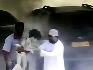 Çocukları Yanan Arabadan Böyle Kurtardılar
