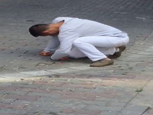 İstanbul’da Sokak Ortasında Gencin İçler Acısı Hali