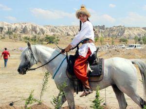 Kapadokya’da Atlı Okçuluk Yarışması