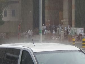 Hacı Adaylarına Yağmur Sürprizi