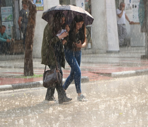 Meteoroloji'den Rize, Artvin, Trabzon'a Şiddetli Yağış Uyarısı